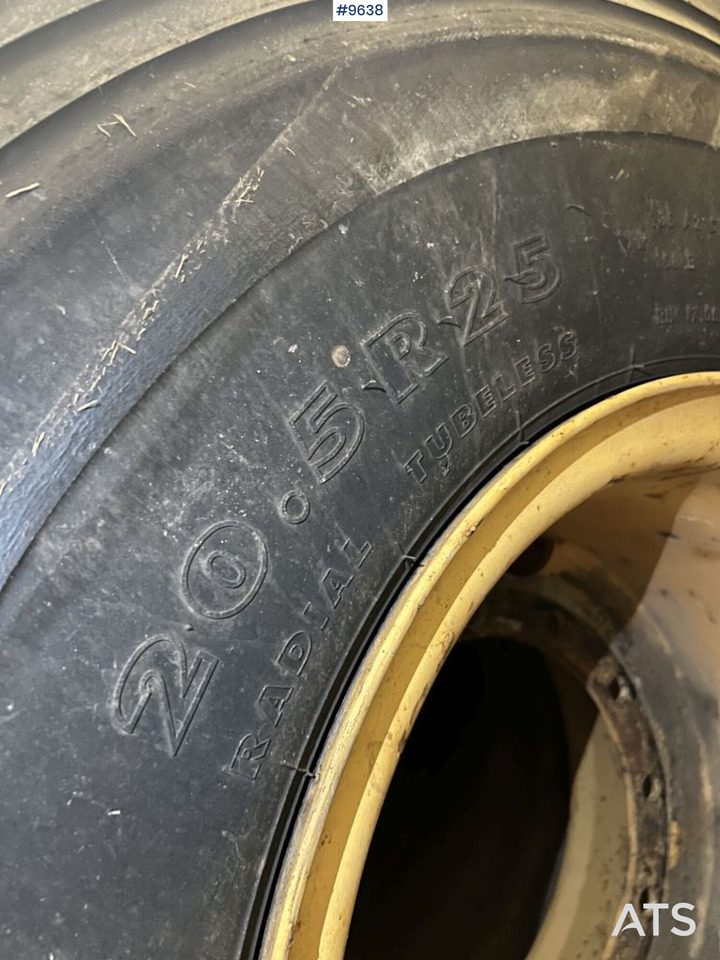 4 Nokian 20.5R25 tires on rims - Rueda completa para Maquinaria de construcción: foto 4 4 Nokian 20.5R25 tires on rims - Rueda completa para Maquinaria de construcción: foto 4