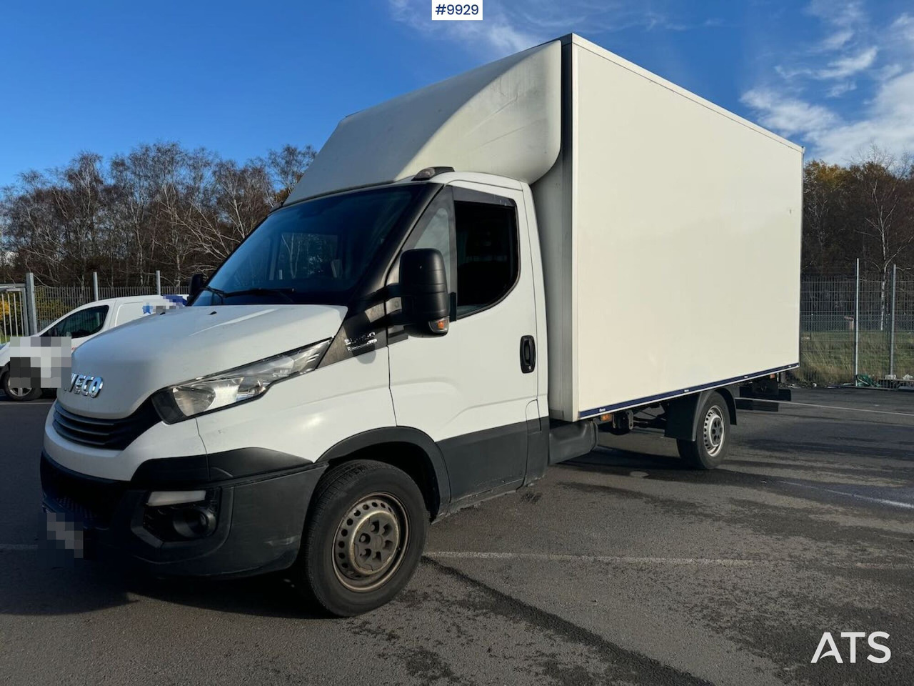 Box Truck Iveco Daily with Tail Lift - Furgoneta caja cerrada: foto 1 Box Truck Iveco Daily with Tail Lift - Furgoneta caja cerrada: foto 1