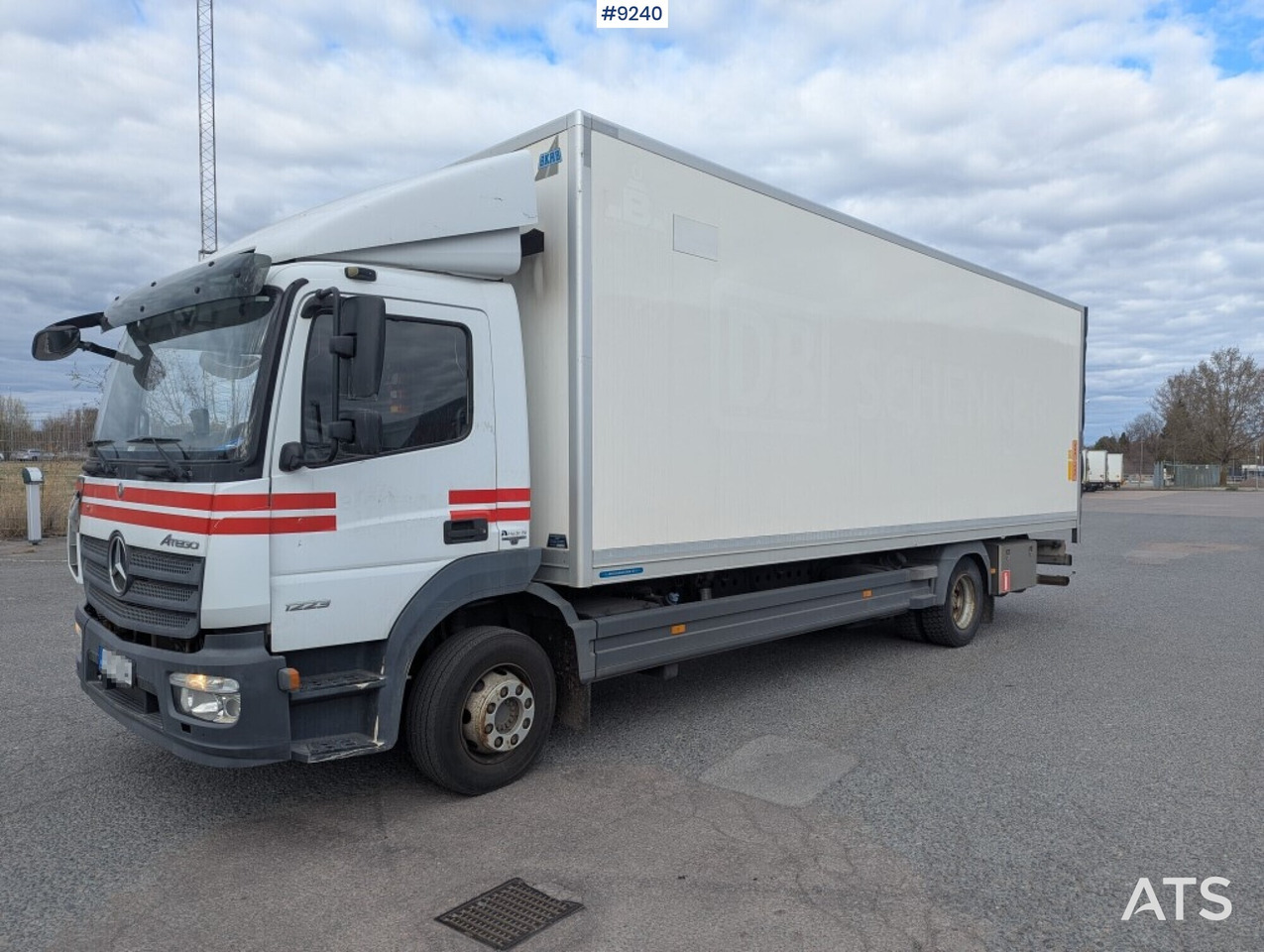 Box Truck Mercedes-Benz Atego with tail lift (SEE VIDEO) - Camión caja cerrada: foto 1 Box Truck Mercedes-Benz Atego with tail lift (SEE VIDEO) - Camión caja cerrada: foto 1