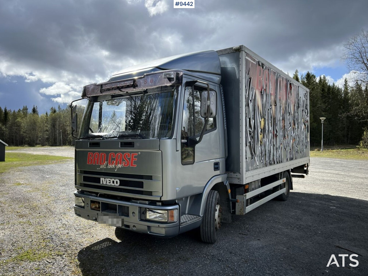 IVECO 85 E18 Box Truck with tail lift (VIDEO) - Camión caja cerrada: foto 2 IVECO 85 E18 Box Truck with tail lift (VIDEO) - Camión caja cerrada: foto 2
