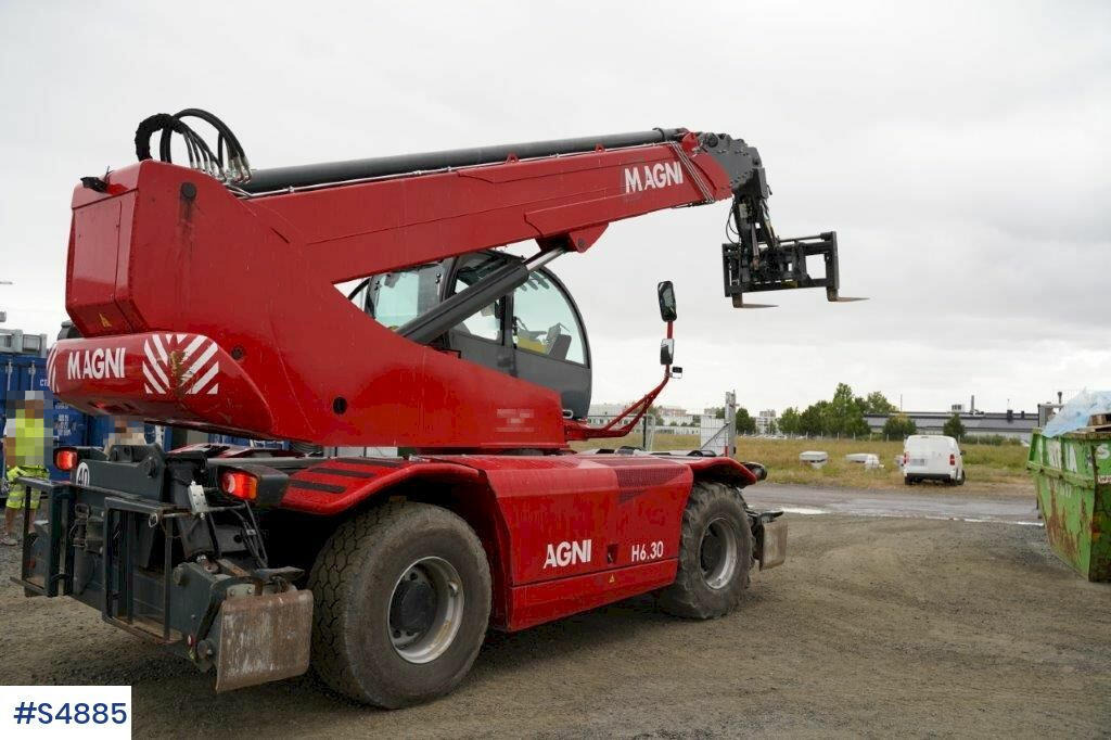 Manipulador telescópico Magni RTH 6,30 SH-M/C Around turning telescopic loader: foto 6