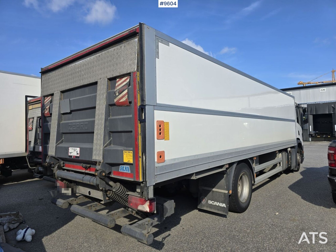 Scania P250 Liftable and lowerable body - Camión caja cerrada: foto 3 Scania P250 Liftable and lowerable body - Camión caja cerrada: foto 3