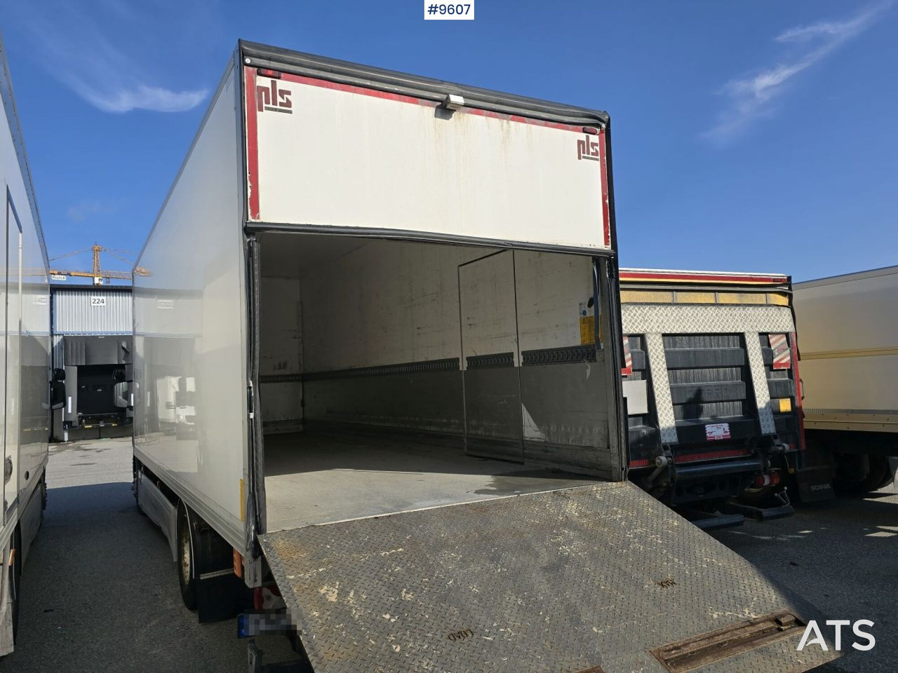 Scania P320 Skåpbil - Camión caja cerrada: foto 3 Scania P320 Skåpbil - Camión caja cerrada: foto 3