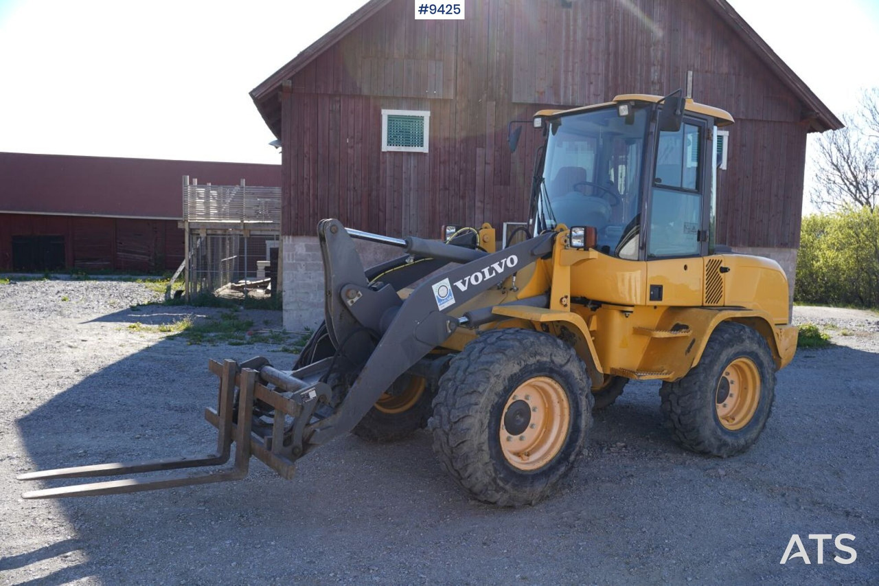 Volvo L35 G with implements (VIDEO) - Cargadora de ruedas: foto 1 Volvo L35 G with implements (VIDEO) - Cargadora de ruedas: foto 1