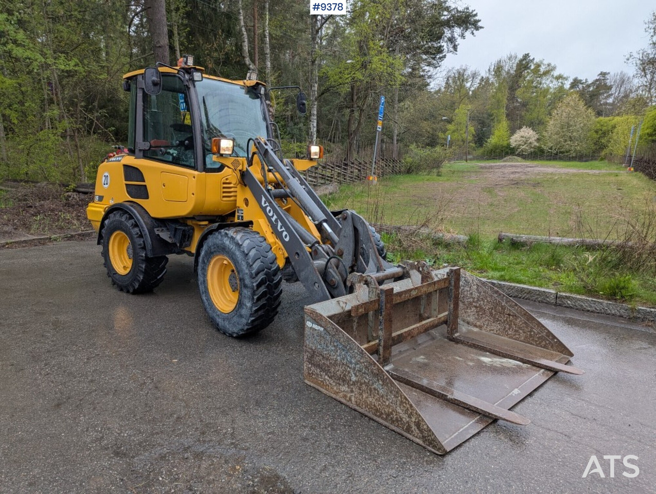 Wheel loader Volvo L25F with attachments (SEE VIDEO) - Cargadora de ruedas: foto 1 Wheel loader Volvo L25F with attachments (SEE VIDEO) - Cargadora de ruedas: foto 1