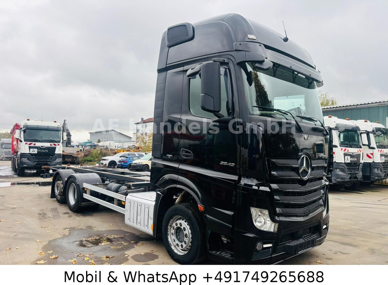 Mercedes-Benz Actros 2542 GigaSpace LL BDF*Retarder/Multi/Lift - Camión portacontenedore/ Intercambiable: foto 1 Mercedes-Benz Actros 2542 GigaSpace LL BDF*Retarder/Multi/Lift - Camión portacontenedore/ Intercambiable: foto 1