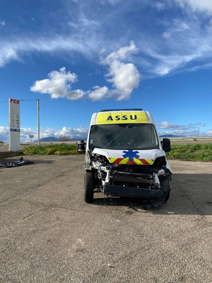 Fiat LES DAUPHINS/DUCATO TORINO 2.3M-Jet 160 endommagée - Ambulancia: foto 2 Fiat LES DAUPHINS/DUCATO TORINO 2.3M-Jet 160 endommagée - Ambulancia: foto 2