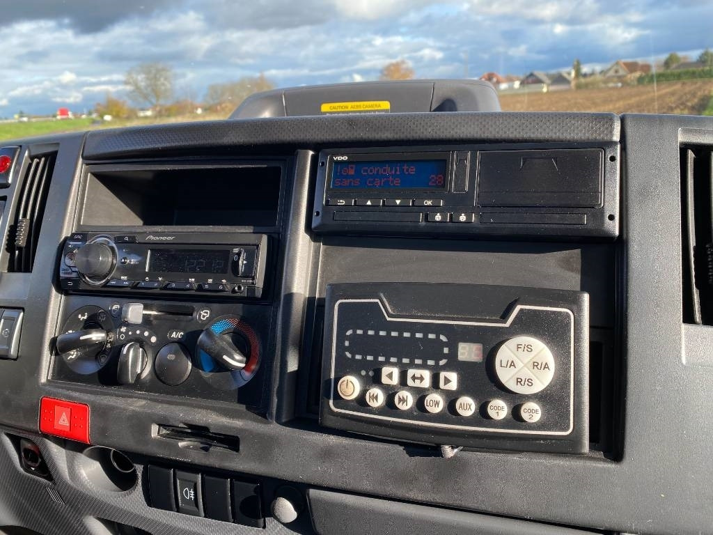 Camión portavehículos Isuzu P75-S2/MONZA 1er Main Carte grise Française: foto 38