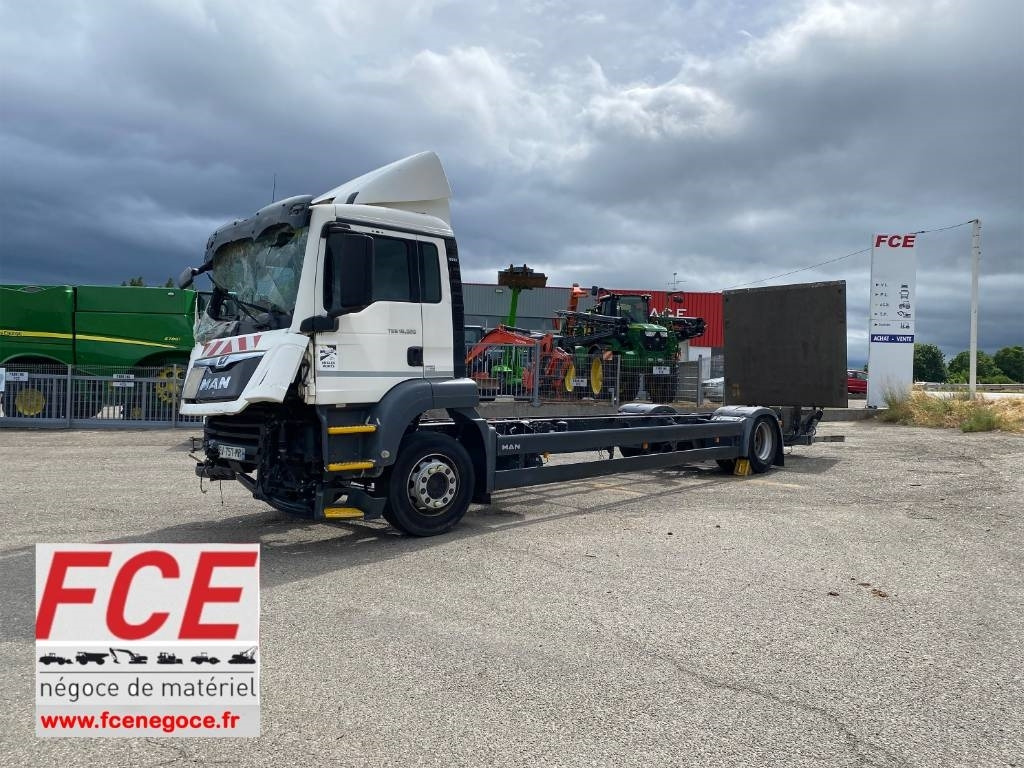MAN TGS 18.320 *VENDU SANS MOTEUR NI BOITE DE VITESSE* - Camión chasis: foto 1 MAN TGS 18.320 *VENDU SANS MOTEUR NI BOITE DE VITESSE* - Camión chasis: foto 1