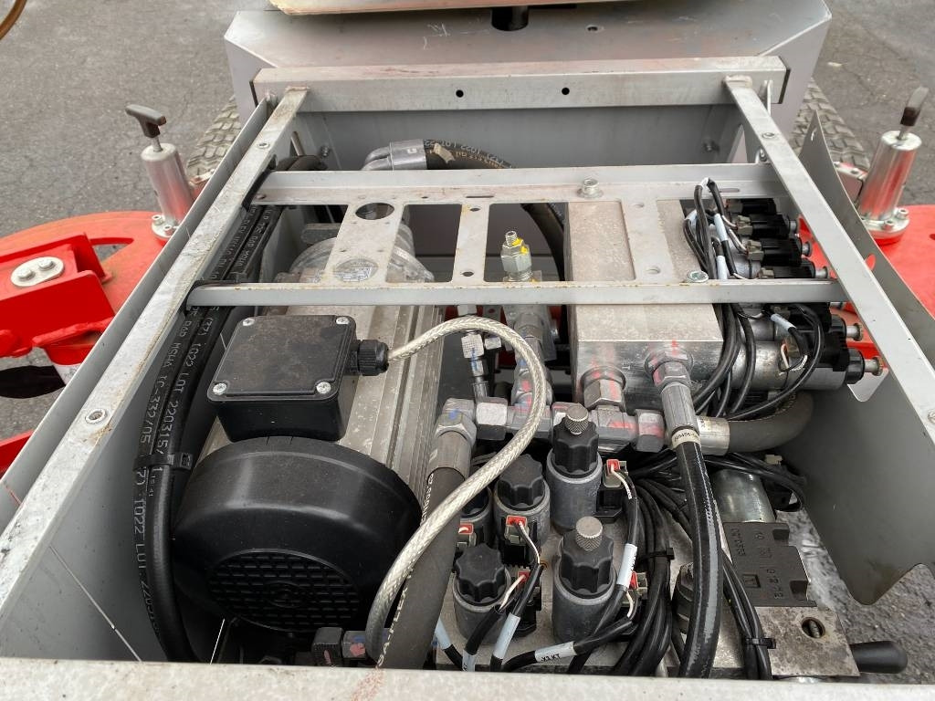 Plataforma araña Teupen LEO35T/PLUS a réparer: foto 33 Plataforma araña Teupen LEO35T/PLUS a réparer: foto 33