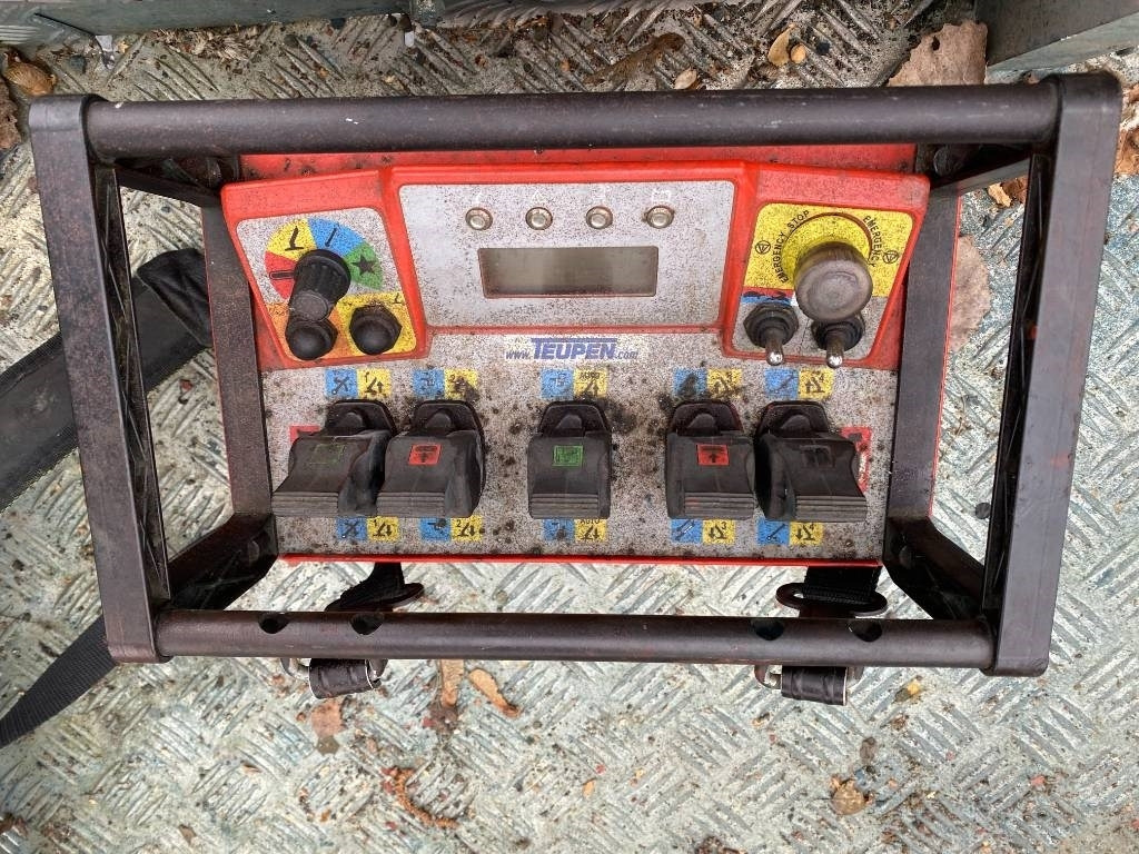 Plataforma araña Teupen LEO35T/PLUS a réparer: foto 17 Plataforma araña Teupen LEO35T/PLUS a réparer: foto 17