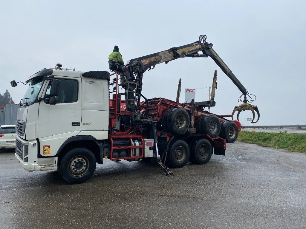 Volvo FH 660 RETARDER /DIEBOLT D2887 2017 endommagé - Camión forestal: foto 2 Volvo FH 660 RETARDER /DIEBOLT D2887 2017 endommagé - Camión forestal: foto 2