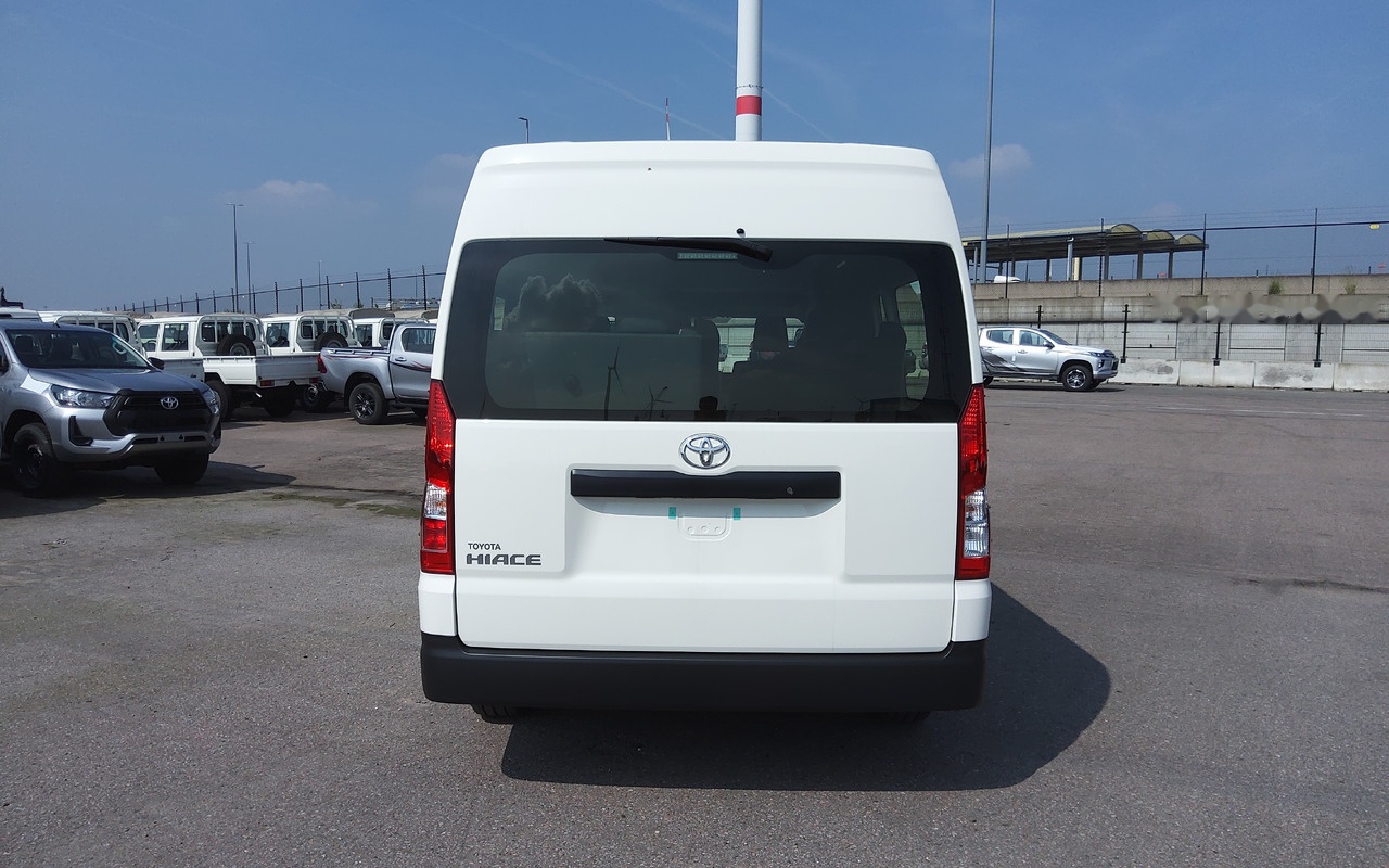 Toyota Hiace HIGH ROOF / TOIT HAUT 2.8L Diesel Manual base - Minibús, Furgoneta de pasajeros: foto 2 Toyota Hiace HIGH ROOF / TOIT HAUT 2.8L Diesel Manual base - Minibús, Furgoneta de pasajeros: foto 2