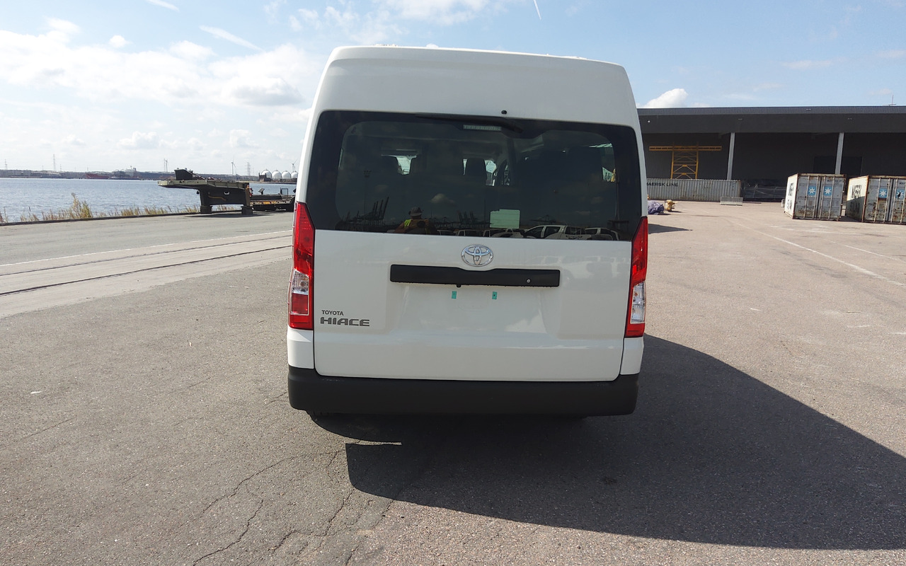 Toyota Hiace HIGH ROOF / TOIT HAUT 3.5L Petrol Manual - Minibús, Furgoneta de pasajeros: foto 4 Toyota Hiace HIGH ROOF / TOIT HAUT 3.5L Petrol Manual - Minibús, Furgoneta de pasajeros: foto 4