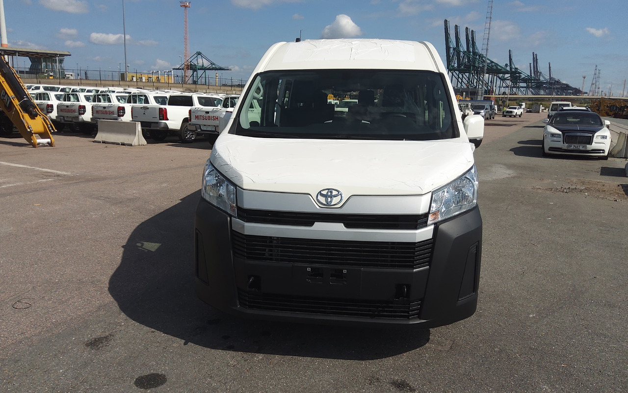 Toyota Hiace HIGH ROOF / TOIT HAUT 3.5L Petrol Manual - Minibús, Furgoneta de pasajeros: foto 2 Toyota Hiace HIGH ROOF / TOIT HAUT 3.5L Petrol Manual - Minibús, Furgoneta de pasajeros: foto 2