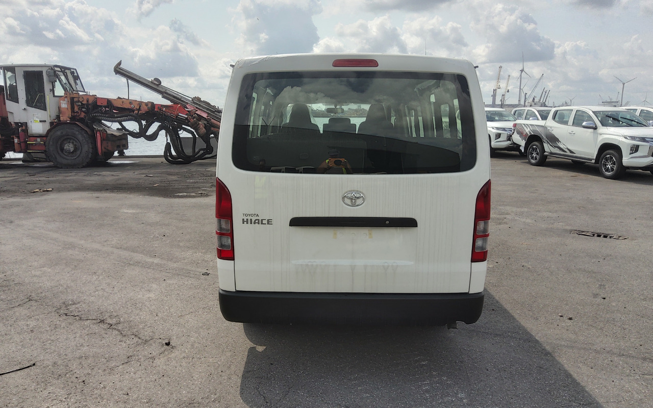 Toyota Hiace STANDARD ROOF 2.5L Diesel Manual - Minibús, Furgoneta de pasajeros: foto 5 Toyota Hiace STANDARD ROOF 2.5L Diesel Manual - Minibús, Furgoneta de pasajeros: foto 5