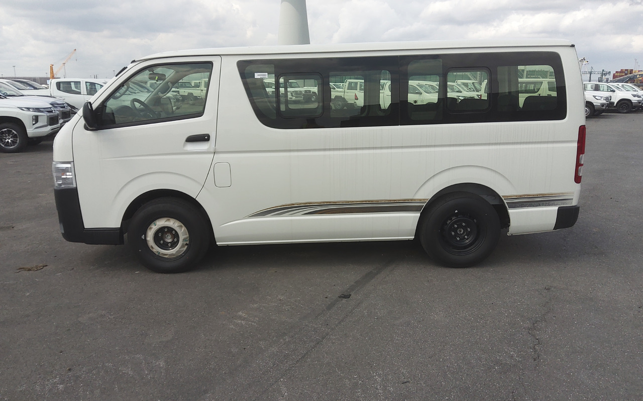 Toyota Hiace STANDARD ROOF 2.5L Diesel Manual - Minibús, Furgoneta de pasajeros: foto 3 Toyota Hiace STANDARD ROOF 2.5L Diesel Manual - Minibús, Furgoneta de pasajeros: foto 3