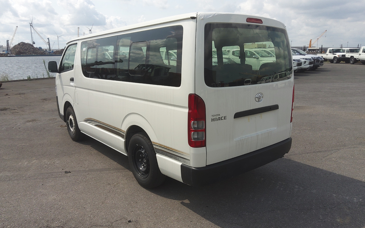 Toyota Hiace STANDARD ROOF 2.5L Diesel Manual - Minibús, Furgoneta de pasajeros: foto 4 Toyota Hiace STANDARD ROOF 2.5L Diesel Manual - Minibús, Furgoneta de pasajeros: foto 4