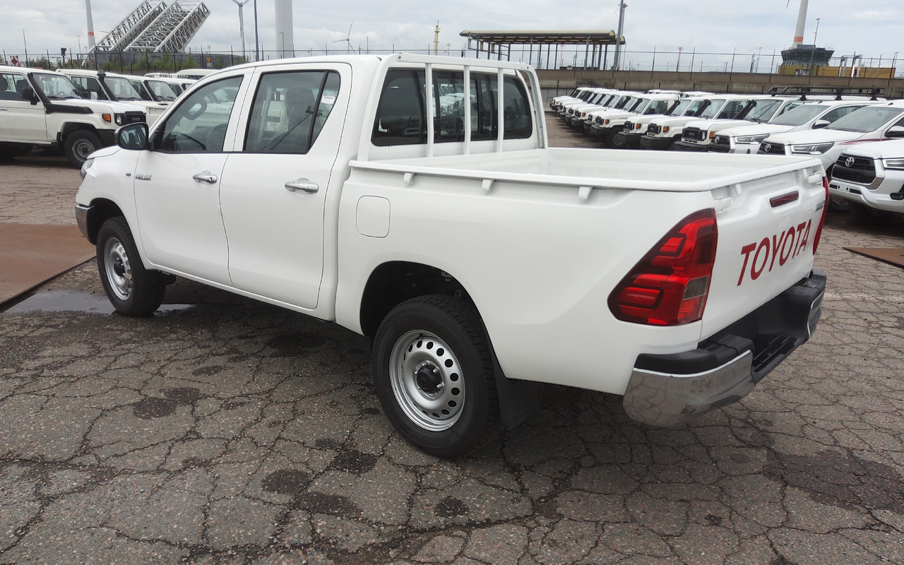 Toyota Hilux / Revo Pick-up double cabin pack security 2.4L Turbo Diesel Manual - Pick-up: foto 4 Toyota Hilux / Revo Pick-up double cabin pack security 2.4L Turbo Diesel Manual - Pick-up: foto 4
