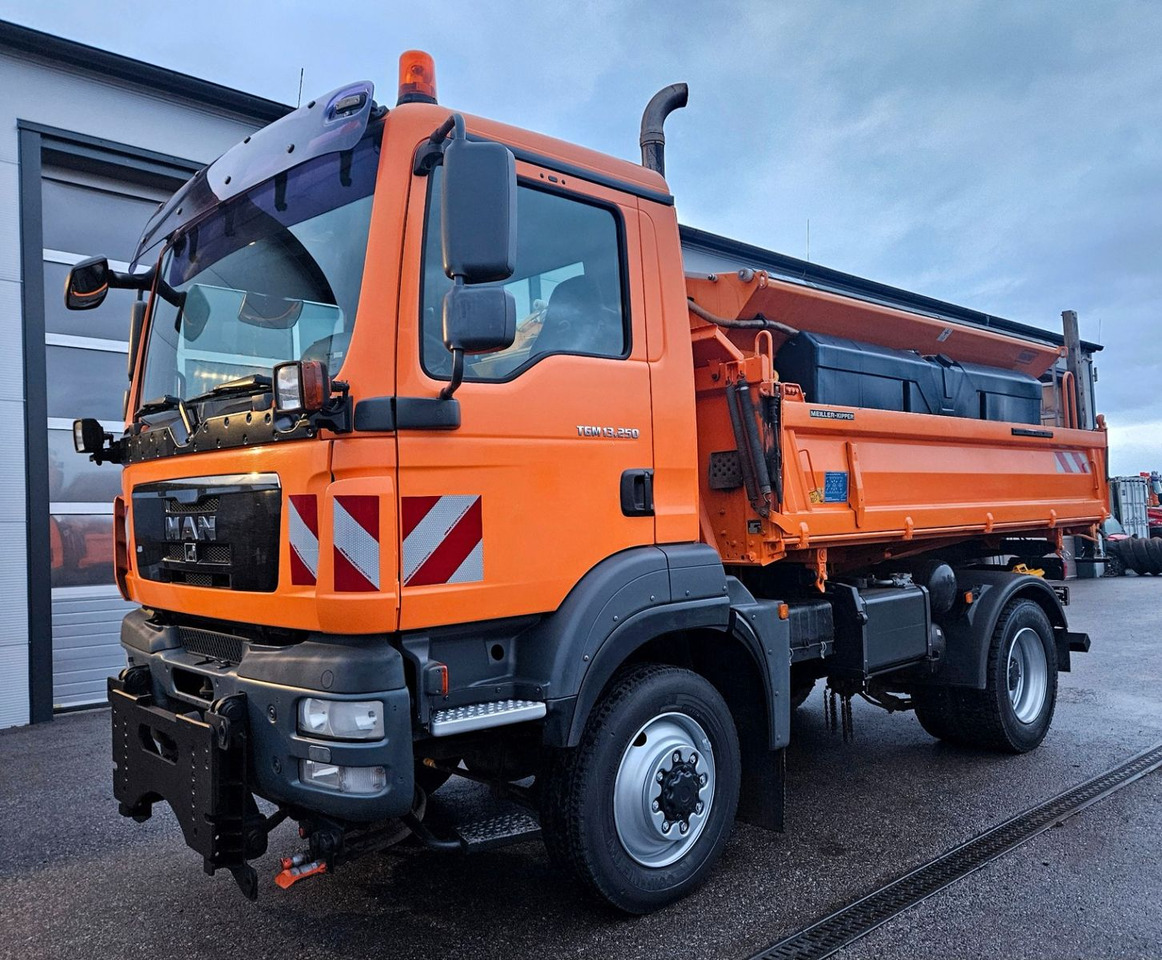 MAN TGM 13.250 4x4 Euro5 Winterdienst - Camión volquete: foto 3 MAN TGM 13.250 4x4 Euro5 Winterdienst - Camión volquete: foto 3