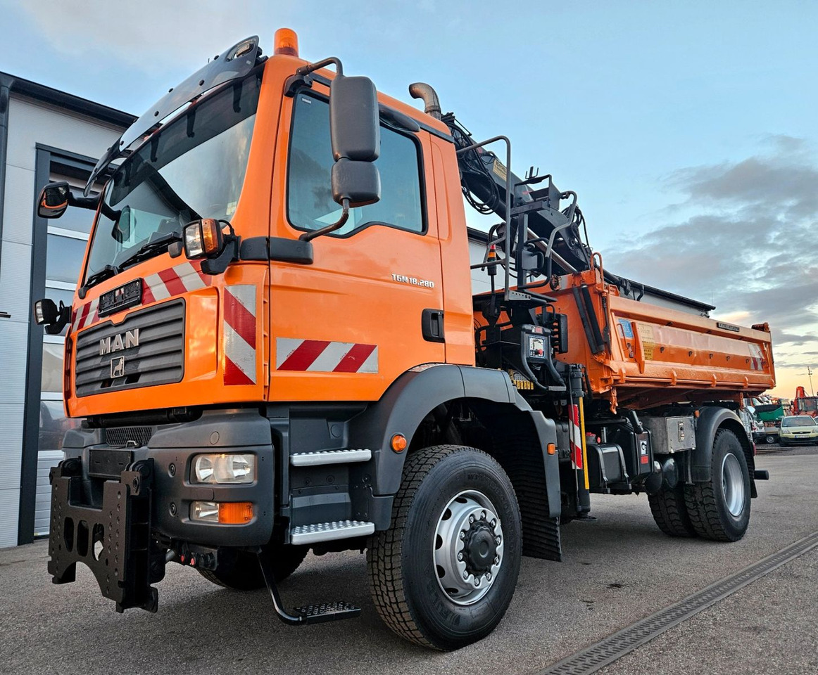 MAN TGM 18.280 4x4 HIAB 111-3 Funk Kran Winterdienst - Camión volquete, Camión grúa: foto 4 MAN TGM 18.280 4x4 HIAB 111-3 Funk Kran Winterdienst - Camión volquete, Camión grúa: foto 4