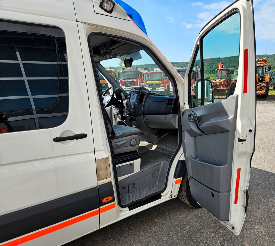 Ambulancia Volkswagen CRAFTER TDI Ambulance RTW L2H2 DLOUHY: foto 14