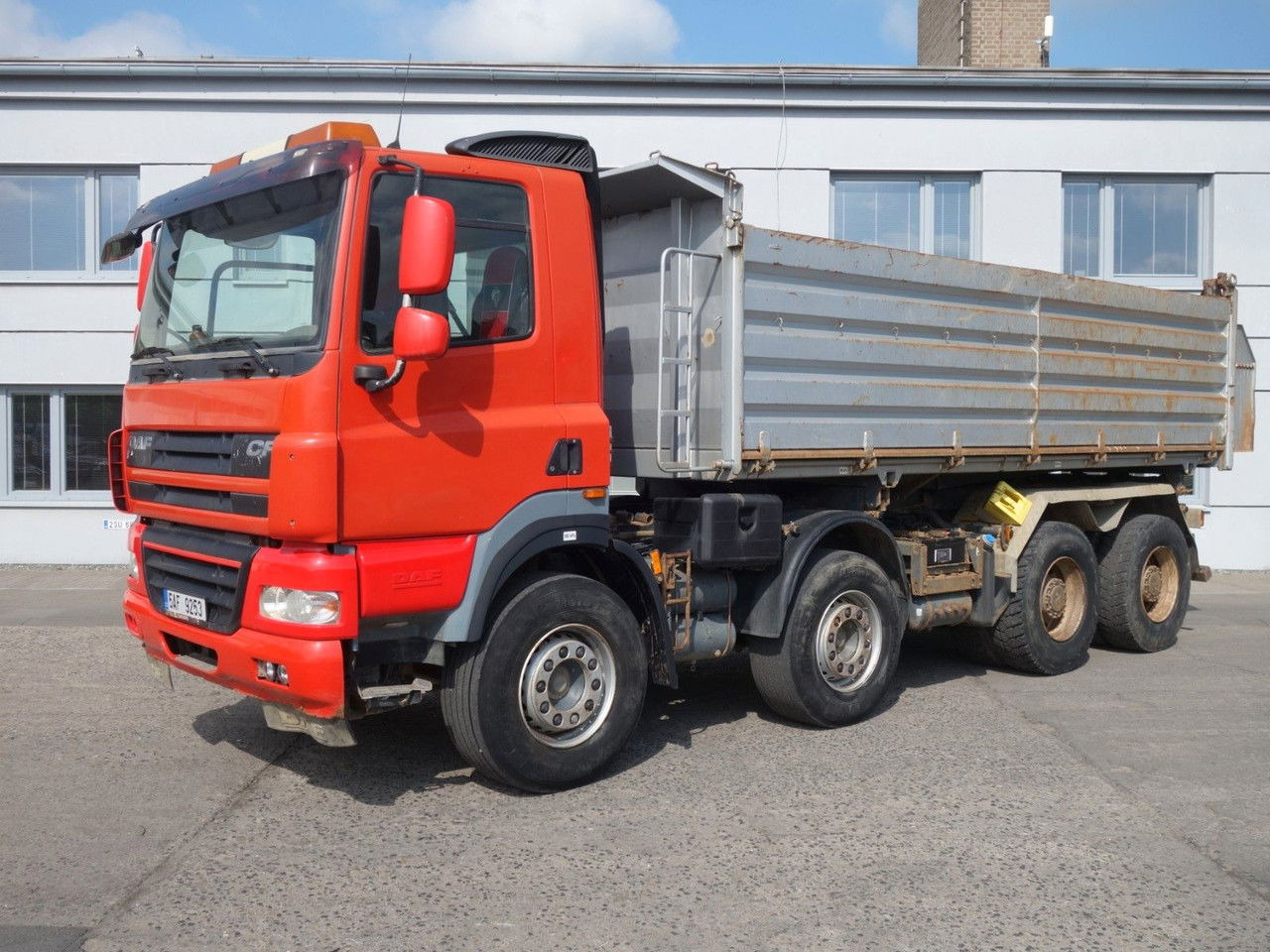 DAF CF 85.410 8x4 mit Meiller - Camión volquete: foto 2 DAF CF 85.410 8x4 mit Meiller - Camión volquete: foto 2
