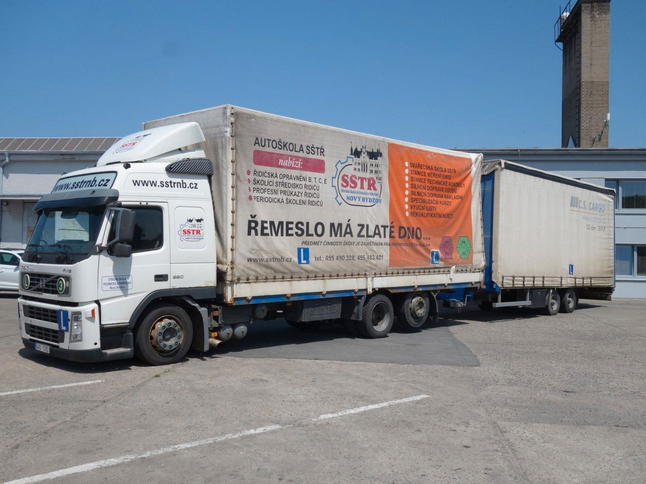 Volvo FM 380 6x2 + Panav Anhänger - Camión lona: foto 2 Volvo FM 380 6x2 + Panav Anhänger - Camión lona: foto 2