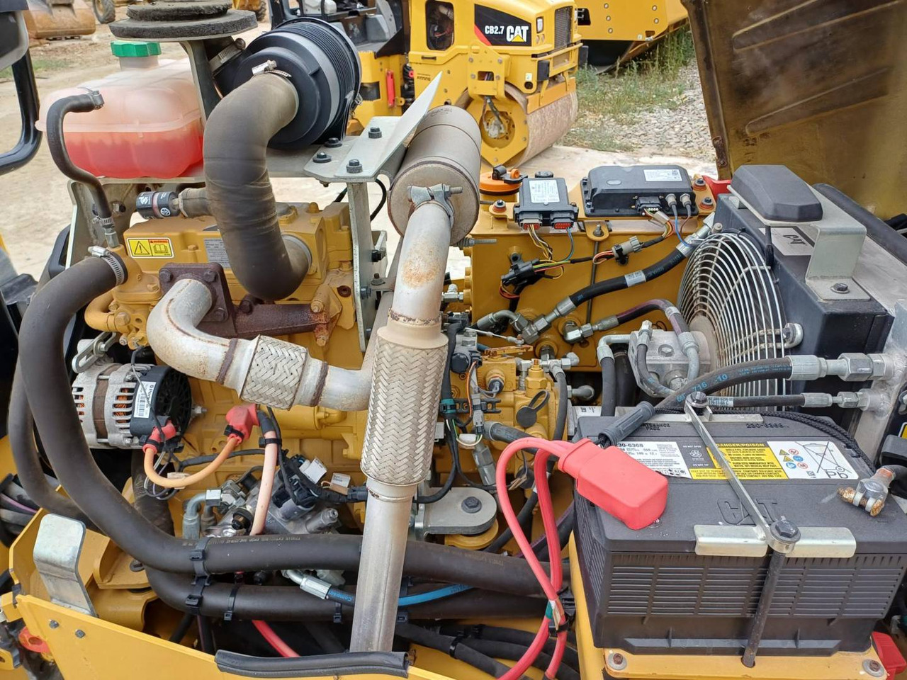 Apisonadora de asfalto CAT CB2.7LRC: foto 7 Apisonadora de asfalto CAT CB2.7LRC: foto 7