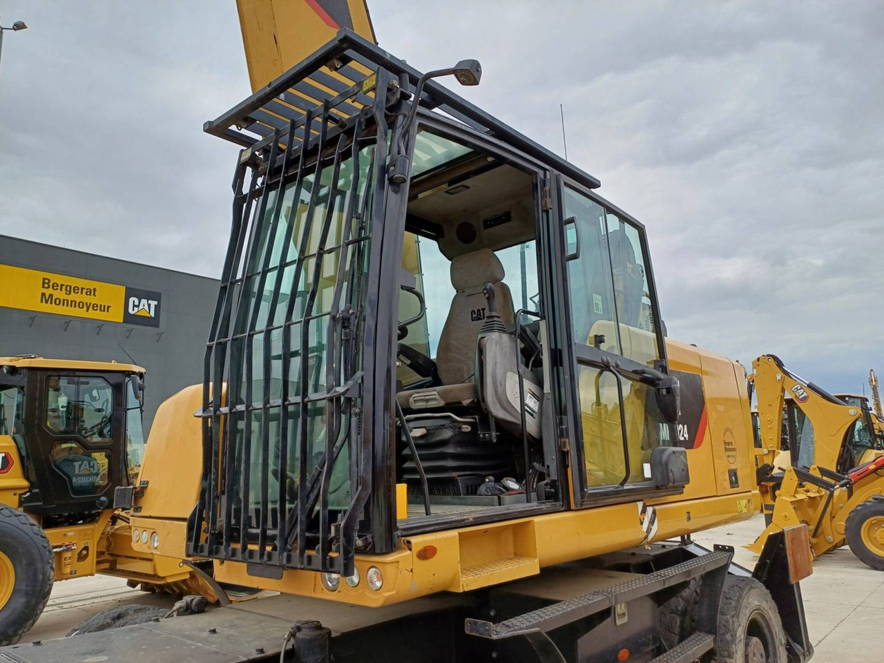 Manipulador de materiales CAT MH3024: foto 18