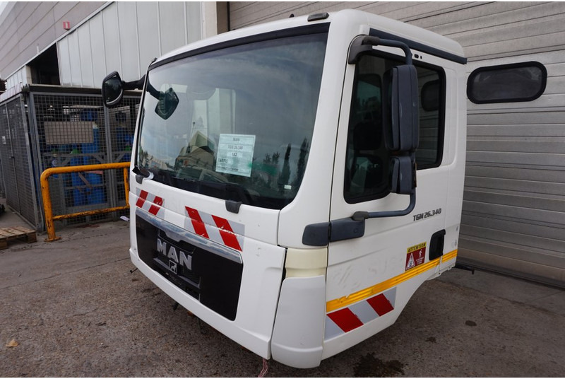 MAN F99L10 TGM 6 CYL 81.60000-7786 - Cabina e interior para Camión: foto 3 MAN F99L10 TGM 6 CYL 81.60000-7786 - Cabina e interior para Camión: foto 3