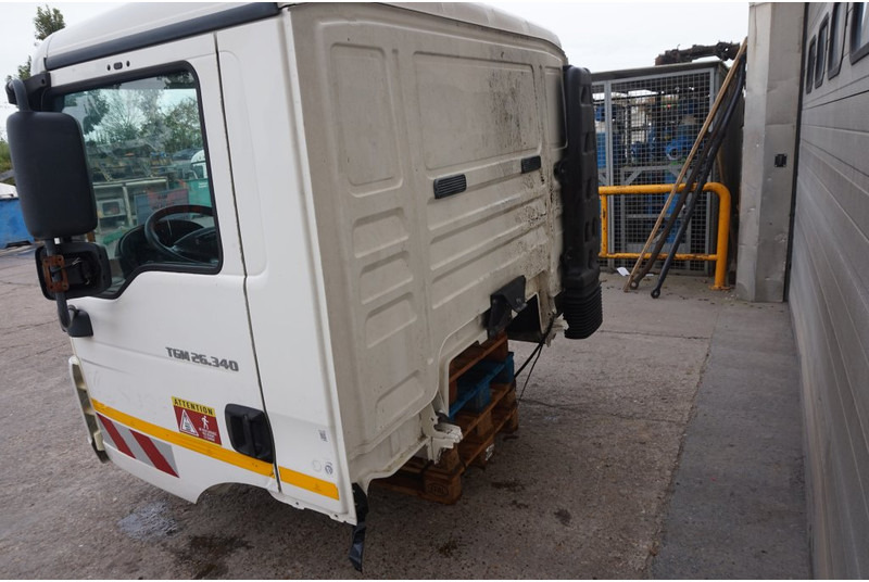 MAN F99L10 TGM 6 CYL 81.60000-7786 - Cabina e interior para Camión: foto 4 MAN F99L10 TGM 6 CYL 81.60000-7786 - Cabina e interior para Camión: foto 4