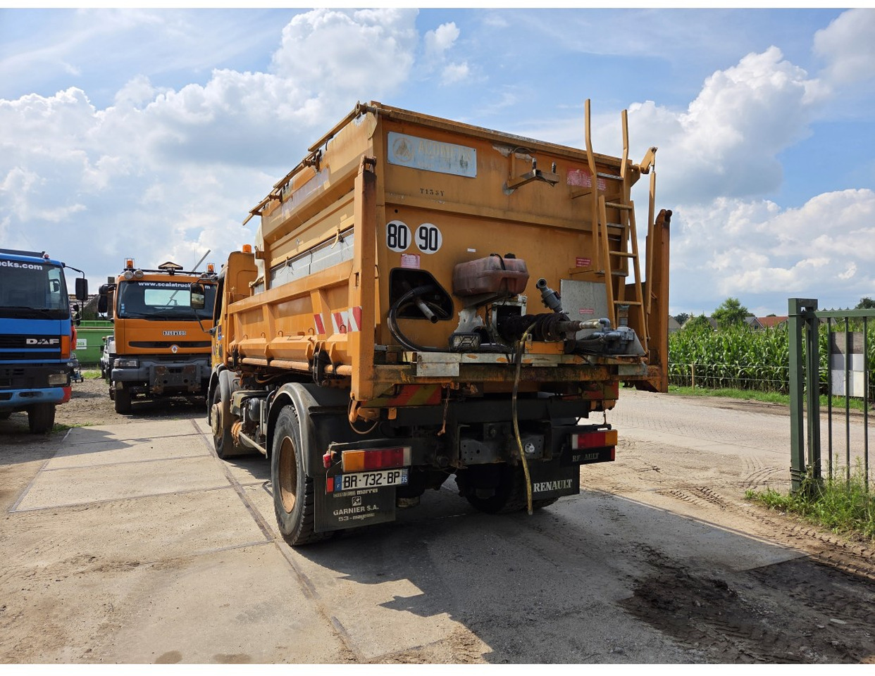 Renault Premium 300 4x2 Tipper Gritter Manual Gearbox Mechanical pump Pomp - Camión volquete: foto 4 Renault Premium 300 4x2 Tipper Gritter Manual Gearbox Mechanical pump Pomp - Camión volquete: foto 4