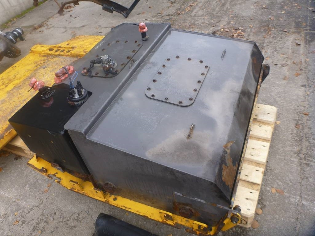 Volvo L 180 H Bränsletank, voe11154152 - Bastidor/ Chasis para Maquinaria de construcción: foto 2 Volvo L 180 H Bränsletank, voe11154152 - Bastidor/ Chasis para Maquinaria de construcción: foto 2