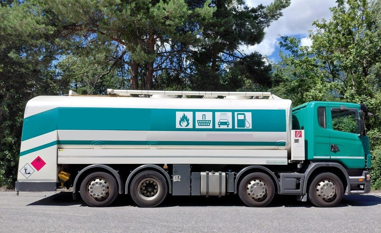 Scania G440 8x2, E5, Schwingenschloegel, 2 Kammern, ADR - Camión cisterna: foto 3 Scania G440 8x2, E5, Schwingenschloegel, 2 Kammern, ADR - Camión cisterna: foto 3