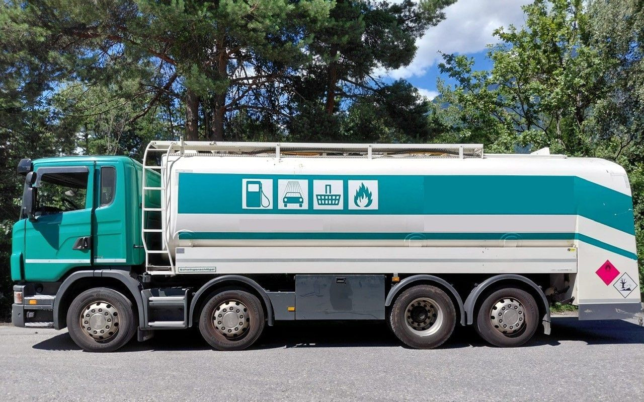 Scania G440 8x2, E5, Schwingenschloegel, 2 Kammern, ADR - Camión cisterna: foto 4 Scania G440 8x2, E5, Schwingenschloegel, 2 Kammern, ADR - Camión cisterna: foto 4