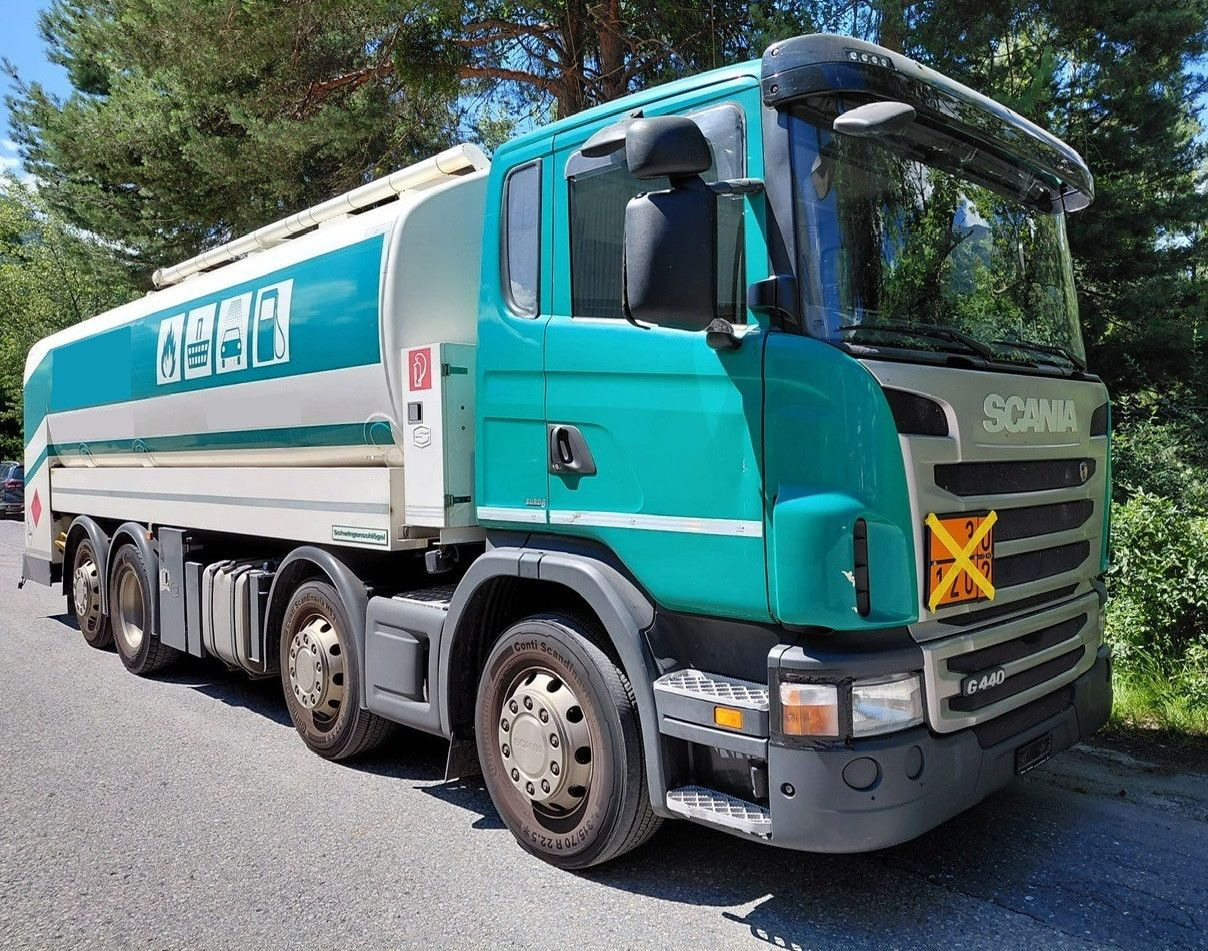 Scania G440 8x2, E5, Schwingenschloegel, 2 Kammern, ADR - Camión cisterna: foto 1 Scania G440 8x2, E5, Schwingenschloegel, 2 Kammern, ADR - Camión cisterna: foto 1