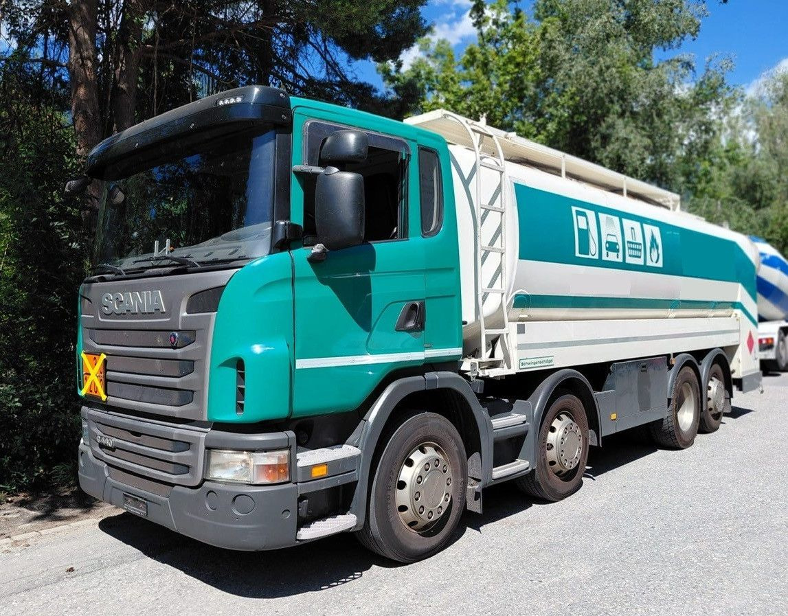 Scania G440 8x2, E5, Schwingenschloegel, 2 Kammern, ADR - Camión cisterna: foto 2 Scania G440 8x2, E5, Schwingenschloegel, 2 Kammern, ADR - Camión cisterna: foto 2