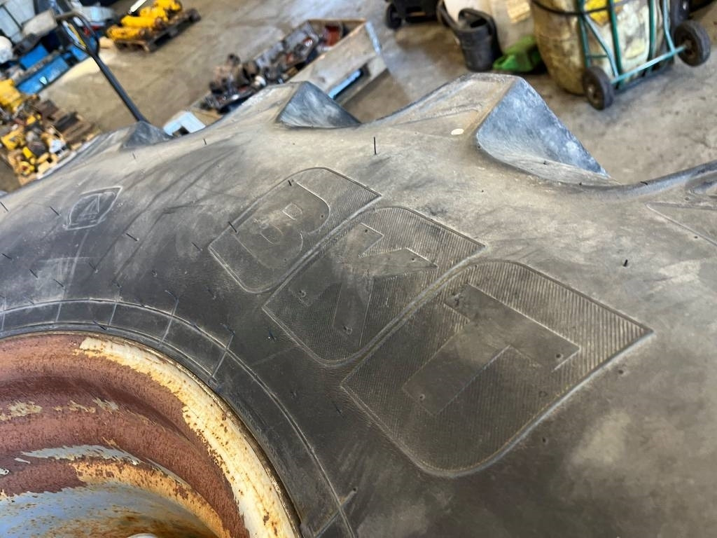 BKT 600/70R30 till Case Magnum 310 - Neumático para Maquinaria agrícola: foto 5 BKT 600/70R30 till Case Magnum 310 - Neumático para Maquinaria agrícola: foto 5