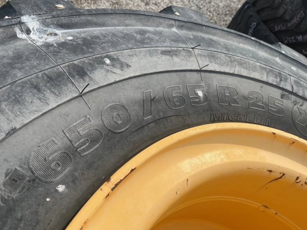 Michelin 650/65R25 Volvo L90 E , F , G , H - Rueda completa: foto 3 Michelin 650/65R25 Volvo L90 E , F , G , H - Rueda completa: foto 3