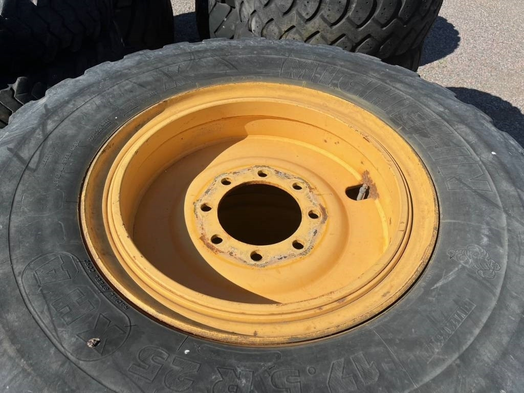Michelin XHA 15,5-R25 till Volvo L50E C D B - Neumático para Maquinaria de construcción: foto 4 Michelin XHA 15,5-R25 till Volvo L50E C D B - Neumático para Maquinaria de construcción: foto 4