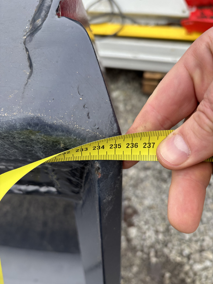 21453 Łyżka Objętościowa 2,3m 1,01 m3 z mocowaniem do ładowarki Claas Scorpion. - Cazo cargador: foto 3 21453 Łyżka Objętościowa 2,3m 1,01 m3 z mocowaniem do ładowarki Claas Scorpion. - Cazo cargador: foto 3