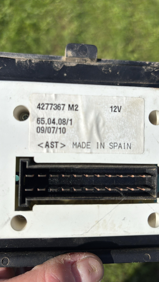 AGCO Massey Ferguson MF 8450 8460 8480 Konsola Panel Sterowania WOM 4277367M2 3907423M91 - Cabina e interior para Maquinaria agrícola: foto 2 AGCO Massey Ferguson MF 8450 8460 8480 Konsola Panel Sterowania WOM 4277367M2 3907423M91 - Cabina e interior para Maquinaria agrícola: foto 2