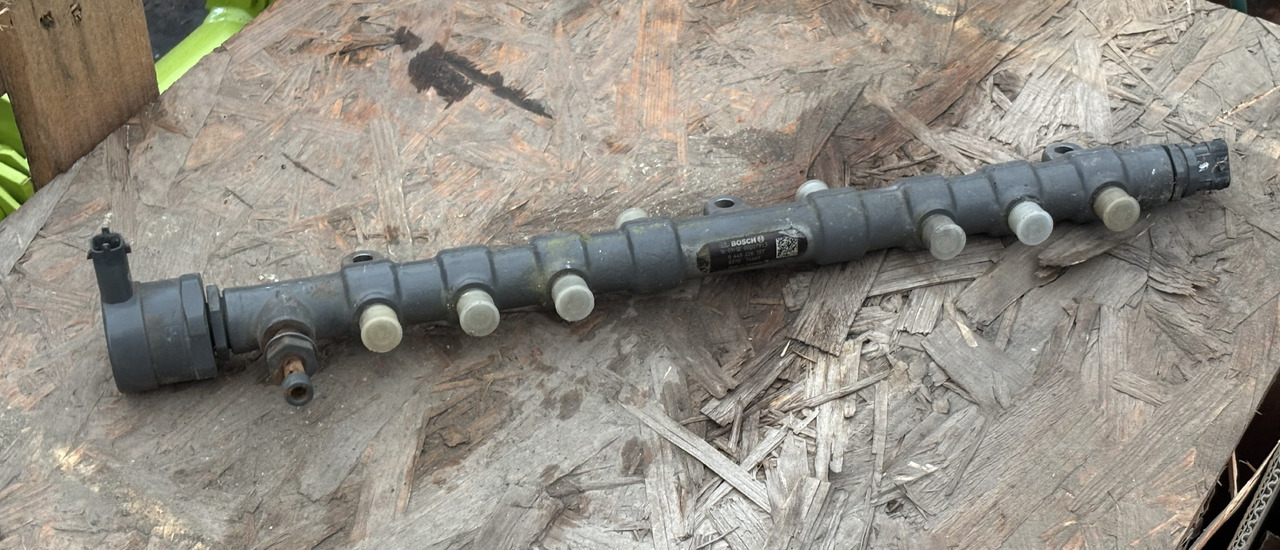 BOSCH 0445226137 Rura Rozdzielacza - Inyector para Camión: foto 1 BOSCH 0445226137 Rura Rozdzielacza - Inyector para Camión: foto 1