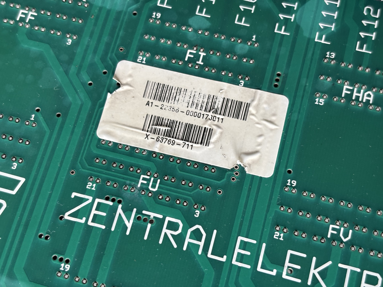 CLAAS 0000173011 Centrala Elektryczna Zentralelektrik - Unidad de control para Maquinaria agrícola: foto 2 CLAAS 0000173011 Centrala Elektryczna Zentralelektrik - Unidad de control para Maquinaria agrícola: foto 2