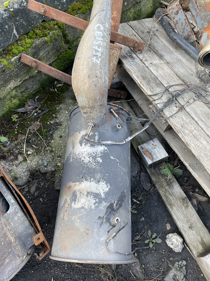 Case IH 737- wydech tłumik - Silenciador para Maquinaria agrícola: foto 1 Case IH 737- wydech tłumik - Silenciador para Maquinaria agrícola: foto 1