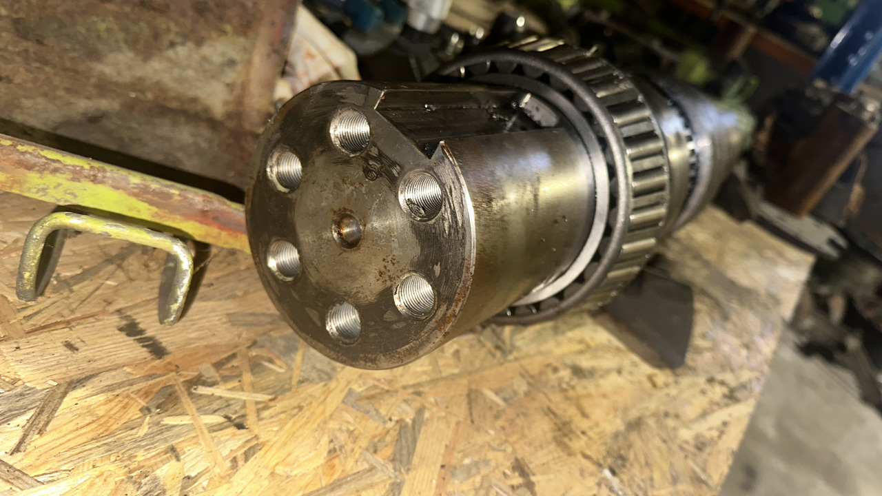 Claas LEXION 600 terra track Grimme Wał półoś napędową - Palier para Maquinaria agrícola: foto 2 Claas LEXION 600 terra track Grimme Wał półoś napędową - Palier para Maquinaria agrícola: foto 2