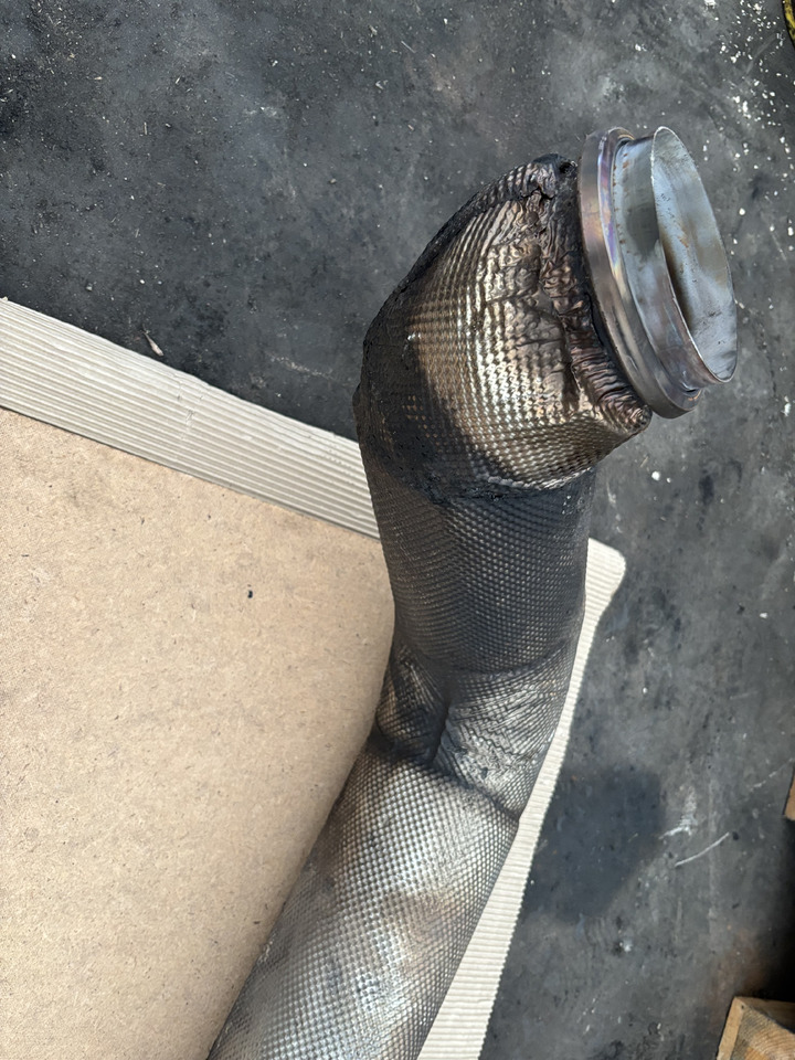 Claas Lexion 780 Rura Wydechowa Wydech EXHAUST PIPE ISO 0007804091 00 07819781 - Tubo de escape para Cosechadora de granos: foto 3 Claas Lexion 780 Rura Wydechowa Wydech EXHAUST PIPE ISO 0007804091 00 07819781 - Tubo de escape para Cosechadora de granos: foto 3