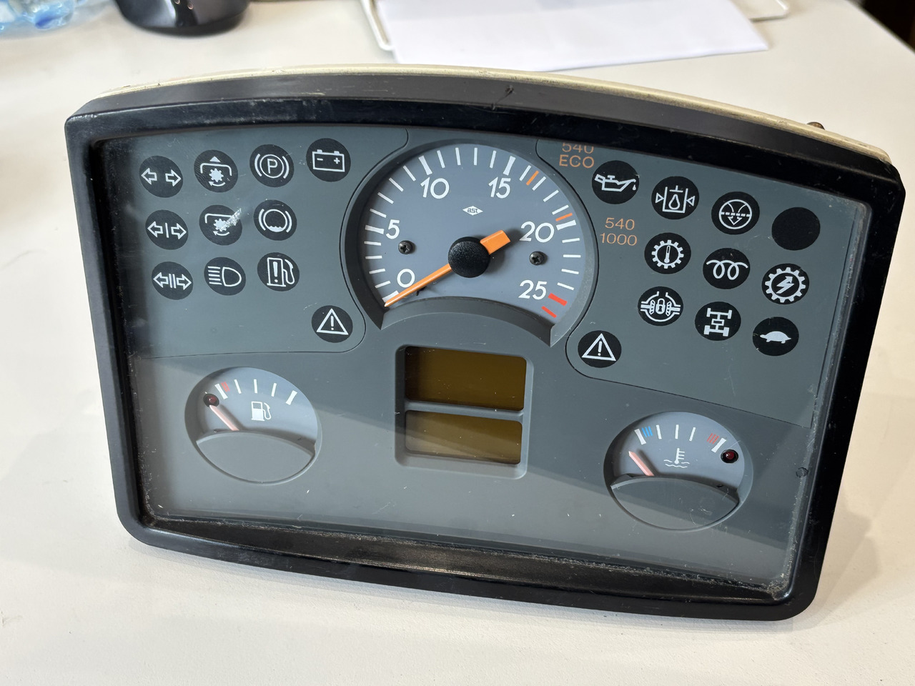 Claas Nectis 204439 00 1143 077 0 0011430770, BIMA7501369 - Salpicadero para Tractor: foto 1 Claas Nectis 204439 00 1143 077 0 0011430770, BIMA7501369 - Salpicadero para Tractor: foto 1