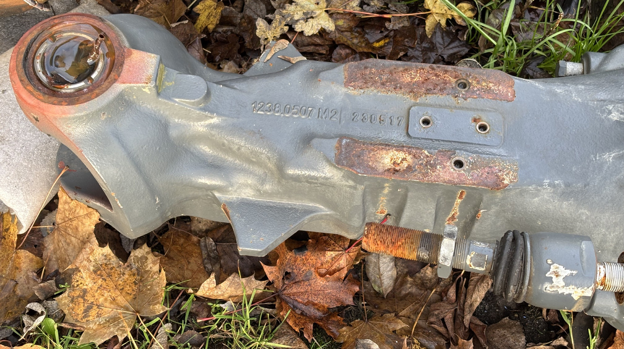 Claas Scorpion 635 Wałek Przegubowy Czop Obudowa Przedniej Osi Pochwa Hamulec - Eje delantero para Tractor: foto 2 Claas Scorpion 635 Wałek Przegubowy Czop Obudowa Przedniej Osi Pochwa Hamulec - Eje delantero para Tractor: foto 2